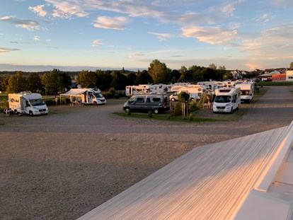 Reisemobilstellplatz - Wintercamping - Ausreichend Platz und Privatsphäre für jeden Camper.... - Reisemobilpark Turm und Kristalle