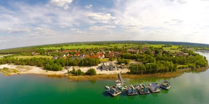 Reisemobilstellplatz - Sachsen - Schwimmende Häuser auf dem Geierswalder See - Stellplatz Ferien & Freizeitpark Geierswalde
