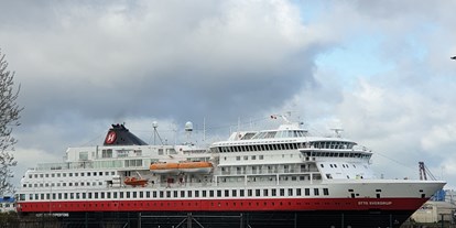 Reisemobilstellplatz - Der Blick auf Hafengeschehen - Caravan Stellplatz Havenblick