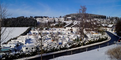 Reisemobilstellplatz - Skilift - Blick auf den Wohnmobilpark  - Wohnmobilpark Winterberg