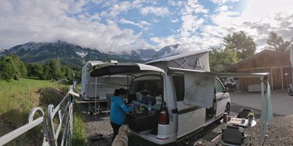 Reisemobilstellplatz - Skilift - Stellplatz Biker-Ranch mit traumhaften Bergpanorama - KAISER.CAMP