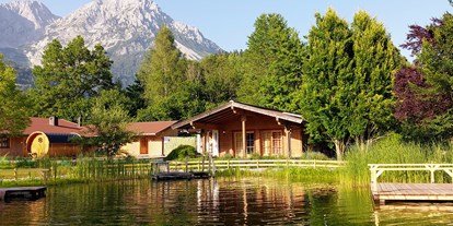 Reisemobilstellplatz - Skilift - Schwimmteich mit Kaiser im Hintergrund - KAISER.CAMP