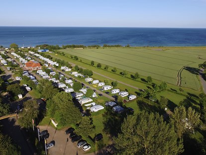 Reisemobilstellplatz - linke Reihe: Wohnmobilplätze innen - Rosenfelder Strand Ostsee Camping