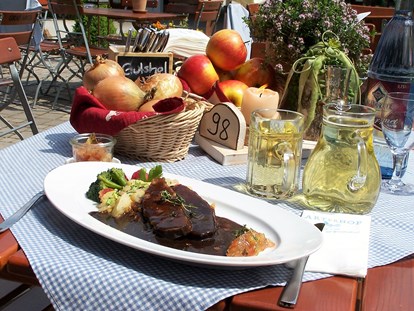Reisemobilstellplatz - Restaurant - Regionale Küche am ARTERHOF -
eigene Gallowayrinderzucht - Wohnmobil Hafen am Arterhof