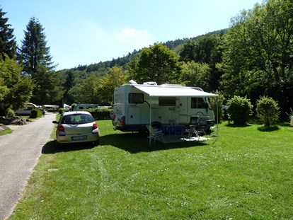 Reisemobilstellplatz - Tennis - Stellplätze mit Vollservice - Odenwald-Camping-Park