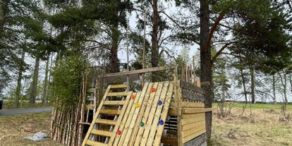 Reisemobilstellplatz - Schweden - Baumhaus/Spieleplattform für Kinder - Trollforsen Camping & Cottages Services AB