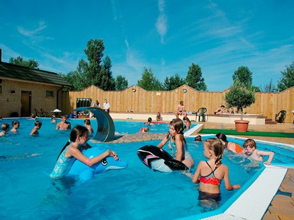 Reisemobilstellplatz - Bademöglichkeit für Hunde - Swimmingpool - Wohnmobilpark Wulfener Hals