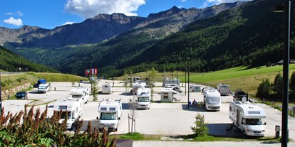 Reisemobilstellplatz - Skilift - Direkt vom Caravanpark Schnals startet man zu Wanderungen auf Almen und Gipfel in den Ötztaler Alpen. - Caravanpark Schnals - Senales
