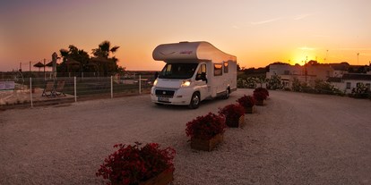 Reisemobilstellplatz - Spanien - Entrada atardecer - Camper Park Playas de Luz