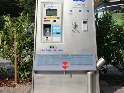 Reisemobilstellplatz - Frischwasserversorgung - Check-in 365 Tage / 24 h am Automaten. Bezahlung mit Münzen oder Maestro Karte (EC). - Wohnmobil-Stellplatz Lörrach-Basel
