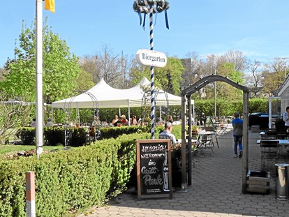 Reisemobilstellplatz - Stromanschluss - Restaurant im Grütt, direkt beim Stellplatz. Deutsche Küche. - Wohnmobil-Stellplatz Lörrach-Basel