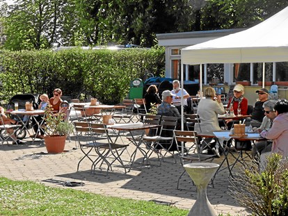 Reisemobilstellplatz - Tennis - Gartenwirtschaft beim Stellplatz, Restaurant im Grütt - Wohnmobil-Stellplatz Lörrach-Basel