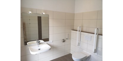 Reisemobilstellplatz - Wellness - Unsere 3 WC/Duschräume sind alle barrierefrei - Wohnmobilpark Vulkaneifel
