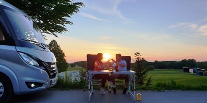 Reisemobilstellplatz - Umgebungsschwerpunkt: Therme(n) - Genießen Sie wunderschöne Sonnenuntergänge auf dem Stellplatz im Fürstlichen Golf- und Natur-Resort Bad Waldsee! - Stellplatz im Fürstlichen Golf- & Natur-Resort Bad Waldsee 