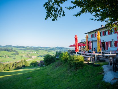 Reisemobilstellplatz - Aussichtsreiche Sonnenterrasse - Restaurant Käserei Berghof
