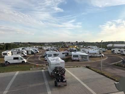 Reisemobilstellplatz - Radweg - Unsere großen Stellplätze  - Campingpark Erfurt