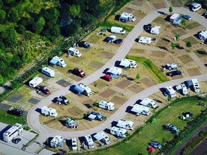 Reisemobilstellplatz - camping.info Buchung - Luftbild kurz nach Eröffnung im Mai 2020 - Campingpark Erfurt
