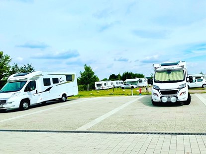 Reisemobilstellplatz - WLAN: am ganzen Platz vorhanden - Stellplatz bis 12,5 m - Campingpark Erfurt