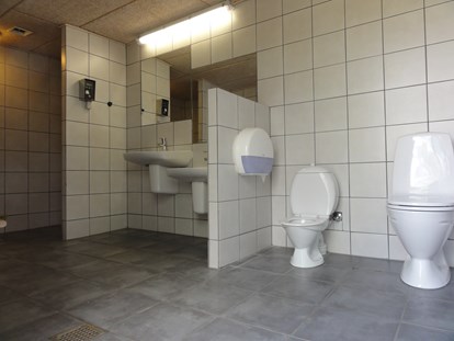 Reisemobilstellplatz - Sehr gute sanitär.  - Stellplatz Hirtshals / Tornby Strand Camping