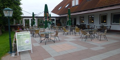 Reisemobilstellplatz - Golf - Terrasse - Wohnmobil und Caravan Stellplatz "Golfanlage Gut Sansenhof"