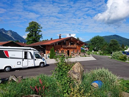 Reisemobilstellplatz - Sauna - Rezeption mit Entsorgungsstelle  - Camping Lindlbauer Inzell
