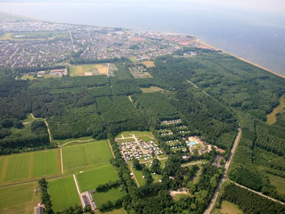 Reisemobilstellplatz - Tennis - Stellplätze nur 2 km von Urk und den IJsselmeer entfernt - Vakantiepark 't Urkerbos