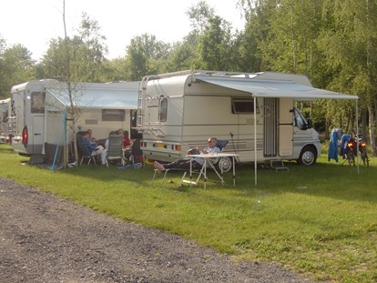 Reisemobilstellplatz - Tennis - Stellplätze Wohnmobile im Campingplatz Urkerbos - Vakantiepark 't Urkerbos