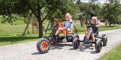 Reisemobilstellplatz - Skilift - Alle Kinder sind auf unserem Spielplatz willkommen - Wohnmobilstellplatz Stegerbauer