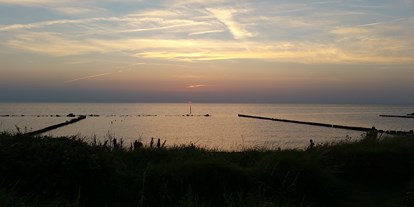 Reisemobilstellplatz - FKK-Strand - Sonnenuntergang auf Dranske - Caravancamp "Ostseeblick"