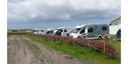 Reisemobilstellplatz - Zijdewind Holland - Camping met op de achtergrond de duinen naar de Noordzee. - SVR Camping Mariahoeve
