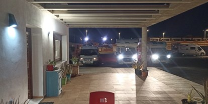 Reisemobilstellplatz - Spanien - Sala descanso exterior - Camper Área Cabo de Gata