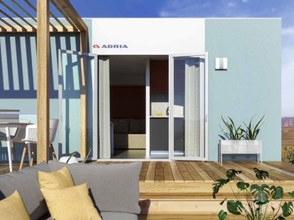 Reisemobilstellplatz - Swimmingpool - Mobile Home Adria,
40 Quadratmeter mit einem einzigartigen, eleganten und hochwertigen Design.
Eine luxuriöse Unterkunft mit besonderem Glamour, wie eine Hotelsuite inmitten der Natur.
 - Agricamping Est Garda