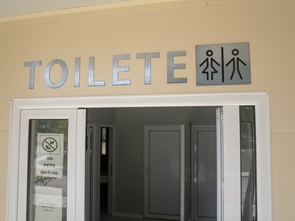 Reisemobilstellplatz - Tennis - Toilete&Shower - MCM Camping