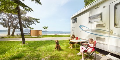 Reisemobilstellplatz - Therme - 1st row- watch the sun set from your camper - Camping Adria