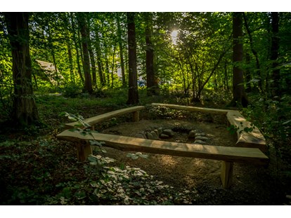 Reisemobilstellplatz - Slowenien - One of our BBQ and fire places - Forest Camping Mozirje