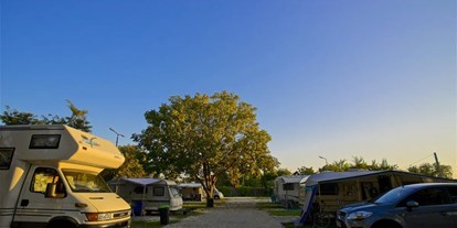 Reisemobilstellplatz - Therme - Barack Thermal Camping Tiszakécske
