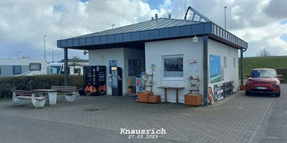 Reisemobilstellplatz - WLAN: nur um die Rezeption vorhanden - Reisemobilparkplatz Doppelschleuse