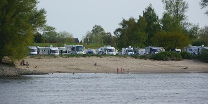 Reisemobilstellplatz - Niedersachsen - Wohnmobilpark Camping Stover Strand mit Badestrand  - Wohnmobilpark Stover Strand bei Hamburg an der Elbe