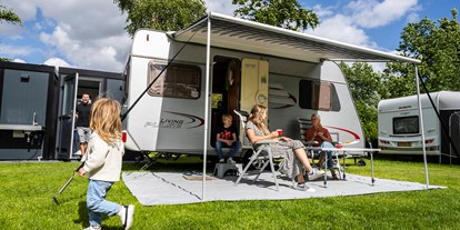 Reisemobilstellplatz - Veluwe - Camping field de Hoef mit privaten Sanitäranlagen - Camping Recreatiepark De Lucht